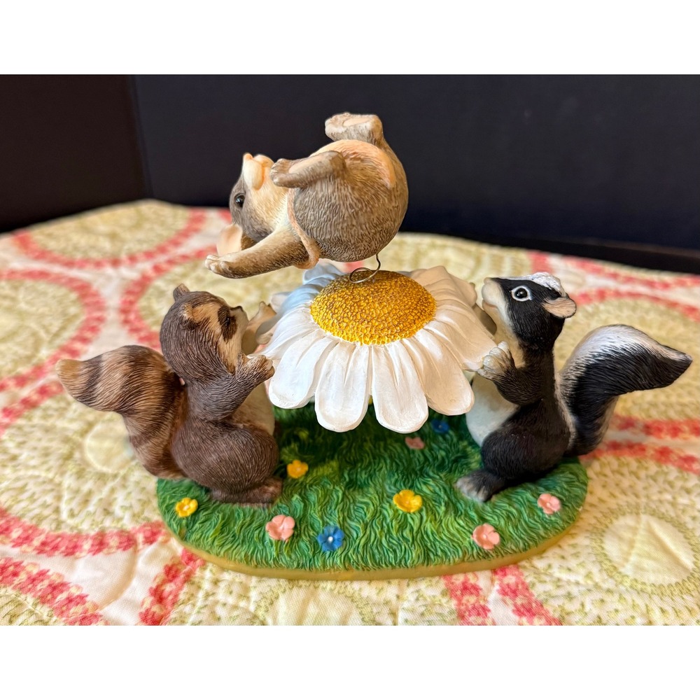 Charming Tails Fitz Floyd The Blossom Bounce Figurine Mouse Skunk 83/704